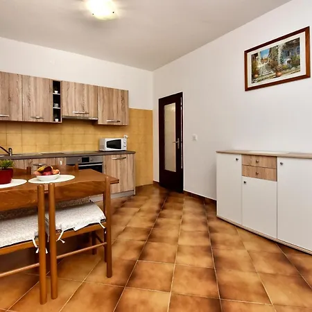 Apartment Irena Arvaj