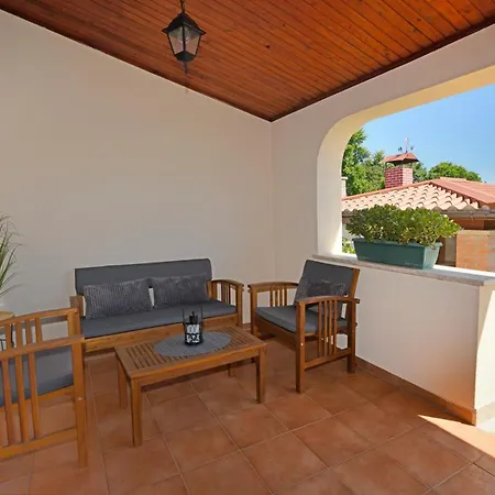 Apartman Irena Arvaj *