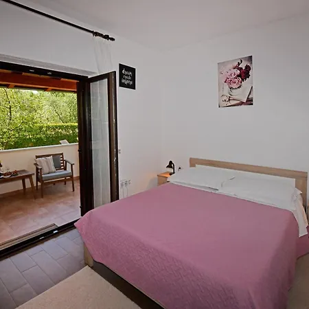 Apartman Irena Arvaj *