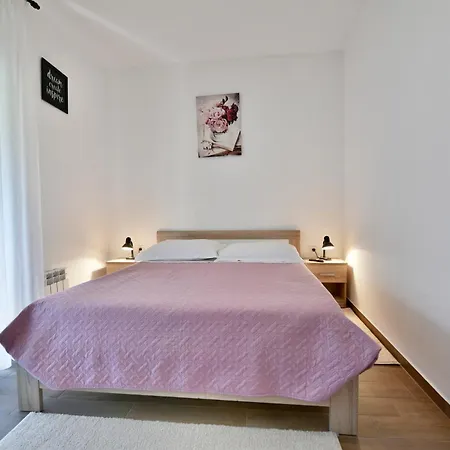 Irena Arvaj 公寓 *