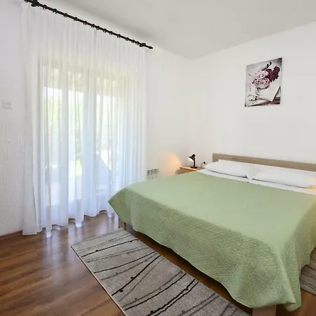 Irena Arvaj Apartment Porec