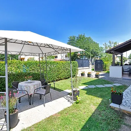 Apartmán Irena Arvaj *